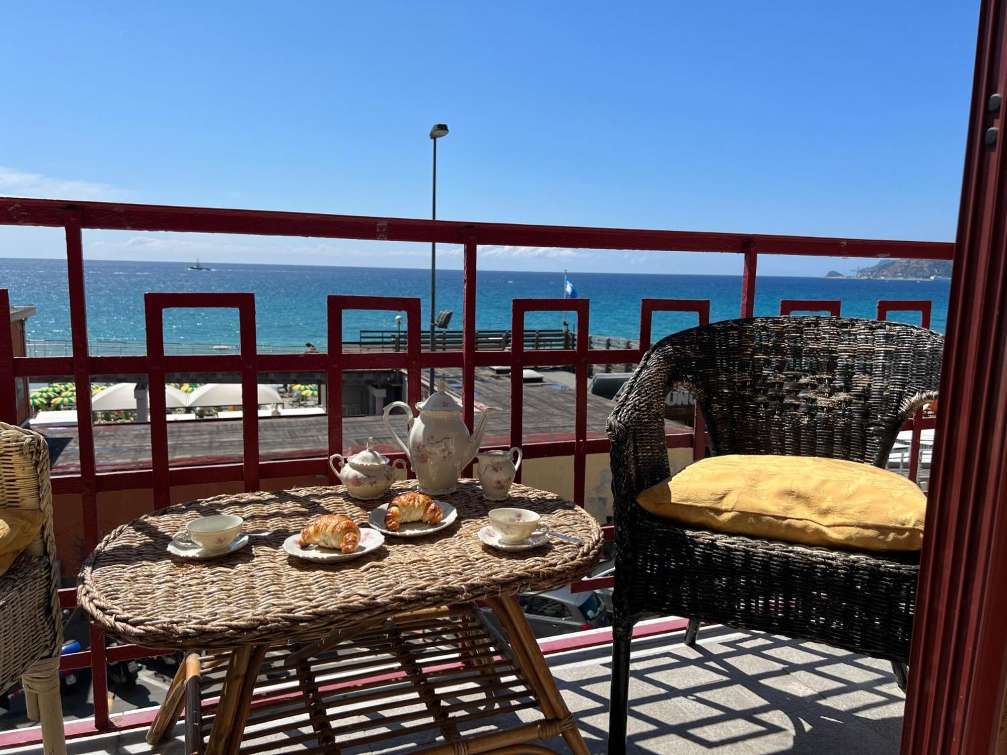 "Casa Franca" Sea Front With Wifi & Air Conditioning Savone Extérieur photo