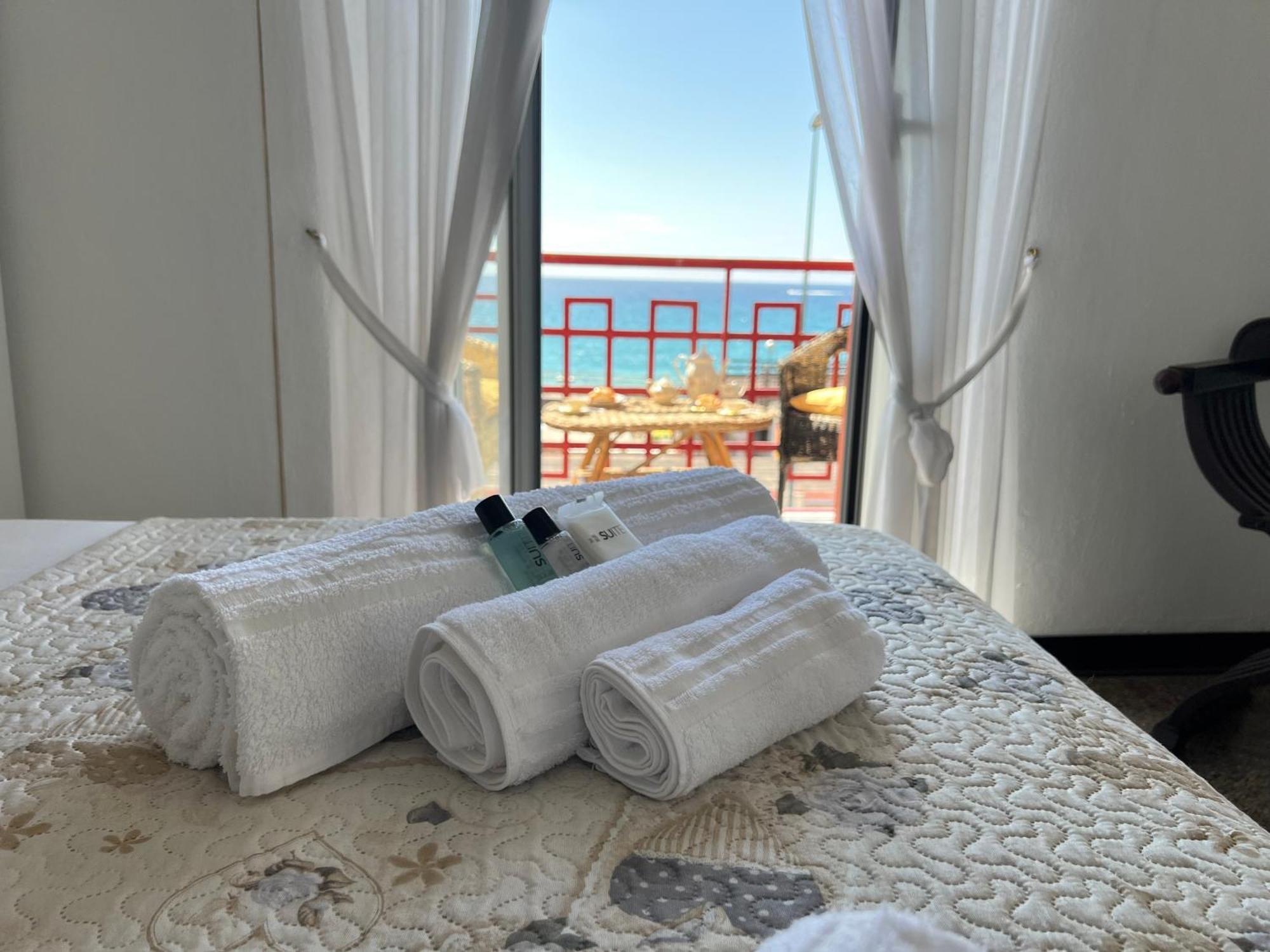 "Casa Franca" Sea Front With Wifi & Air Conditioning Savone Extérieur photo