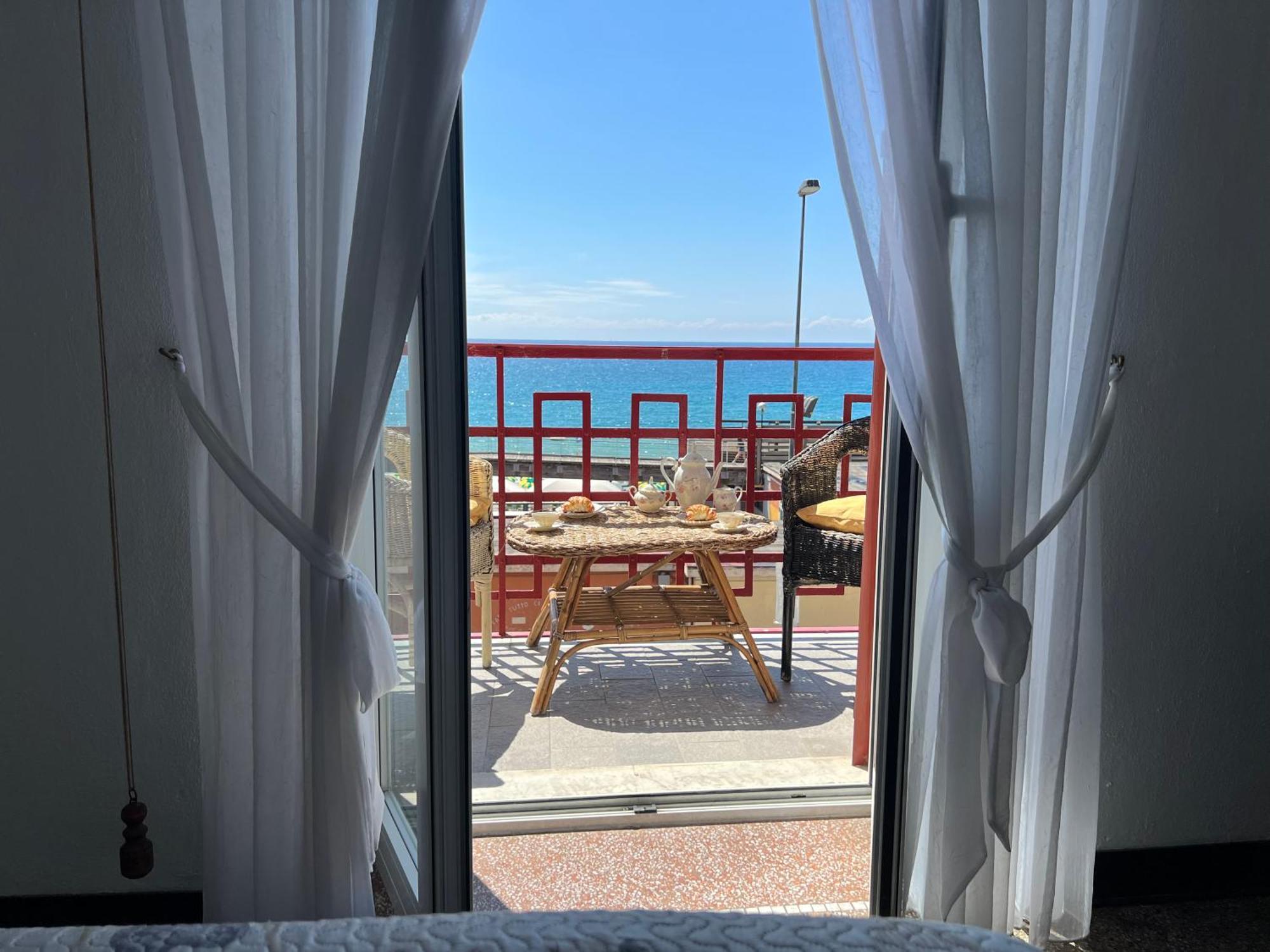 "Casa Franca" Sea Front With Wifi & Air Conditioning Savone Extérieur photo