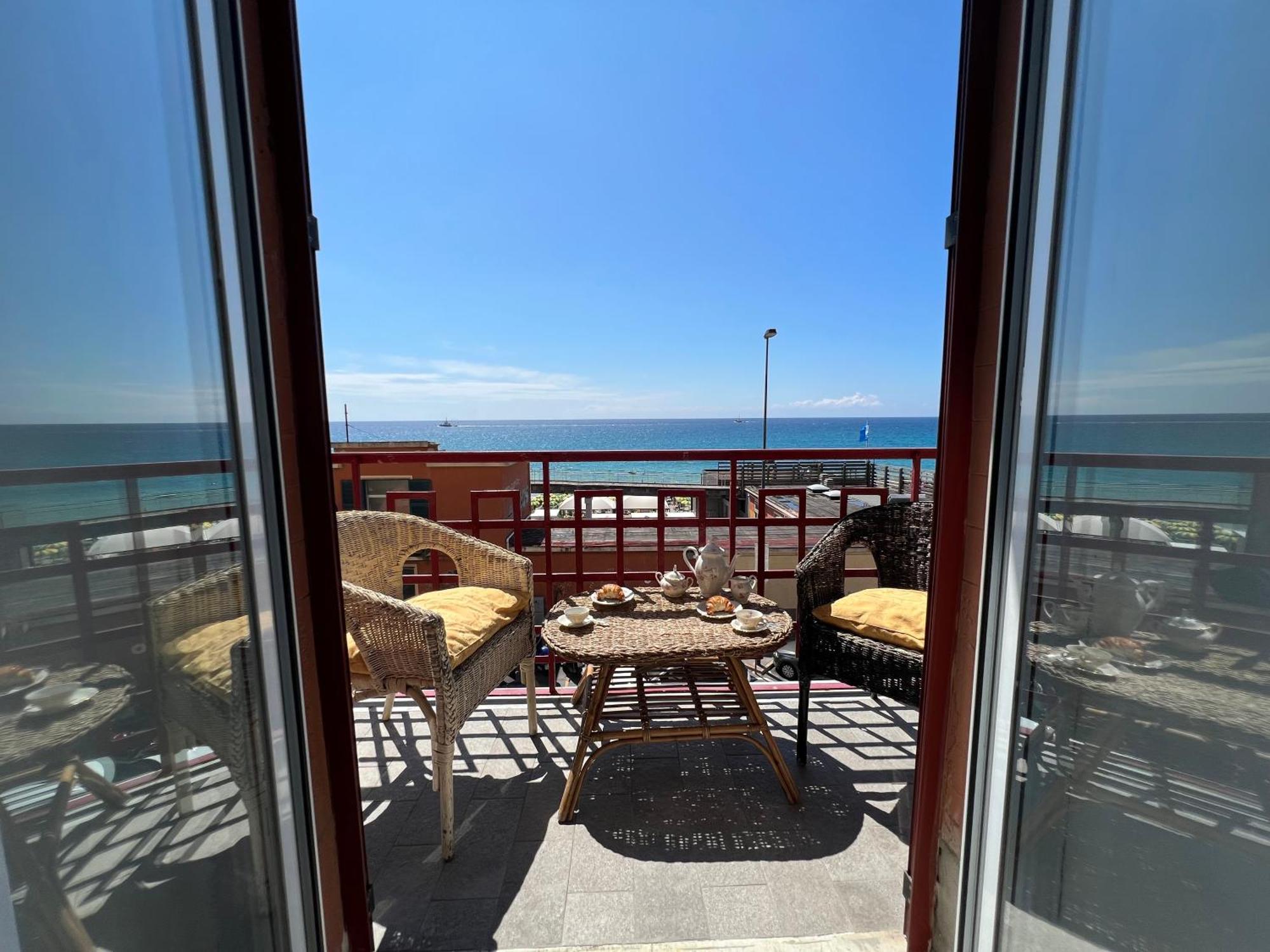 "Casa Franca" Sea Front With Wifi & Air Conditioning Savone Extérieur photo